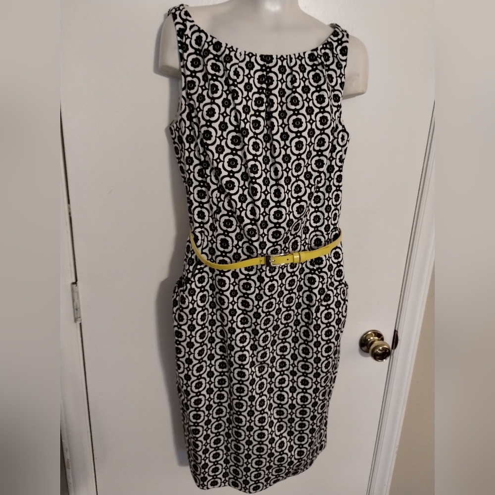 Nine West (navy-black) & white sleeveless belted midi sheath dress - size 4